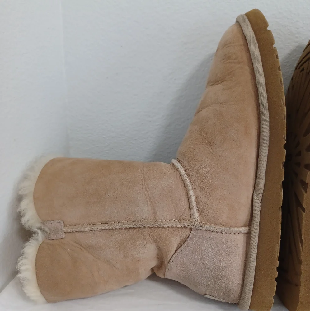 Ugg Bailey Button Tan Suede Leather Short Boots Women's Size 7 - Picture 9 of 14